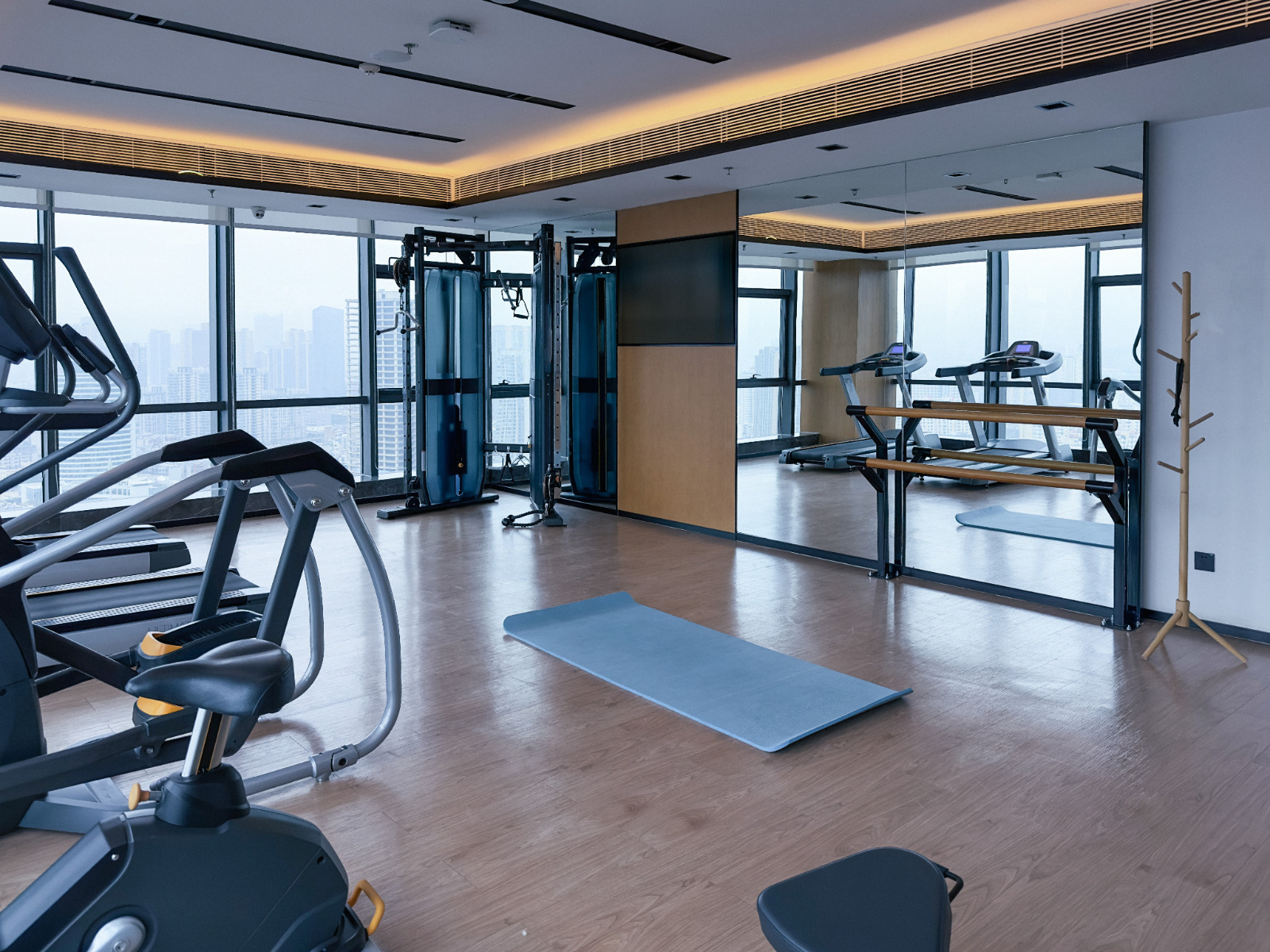 Commercial Floor Sanding in Rainham – oak engineered hardwood gym floor finished smooth and durable for high-traffic fitness areas with daily cleaning.